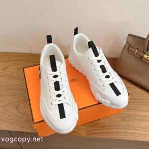 偽 ブランドスニーカーエルメス周りと差をつける 超限定即完売 華やかに演出する.
