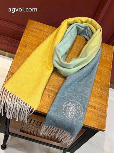 HERMESおしゃれで実用的な多色グラデーションの大きなスカーフ 3